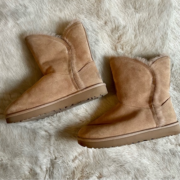 Ugg Classic Cuff Short Boot - Picture 2 of 6